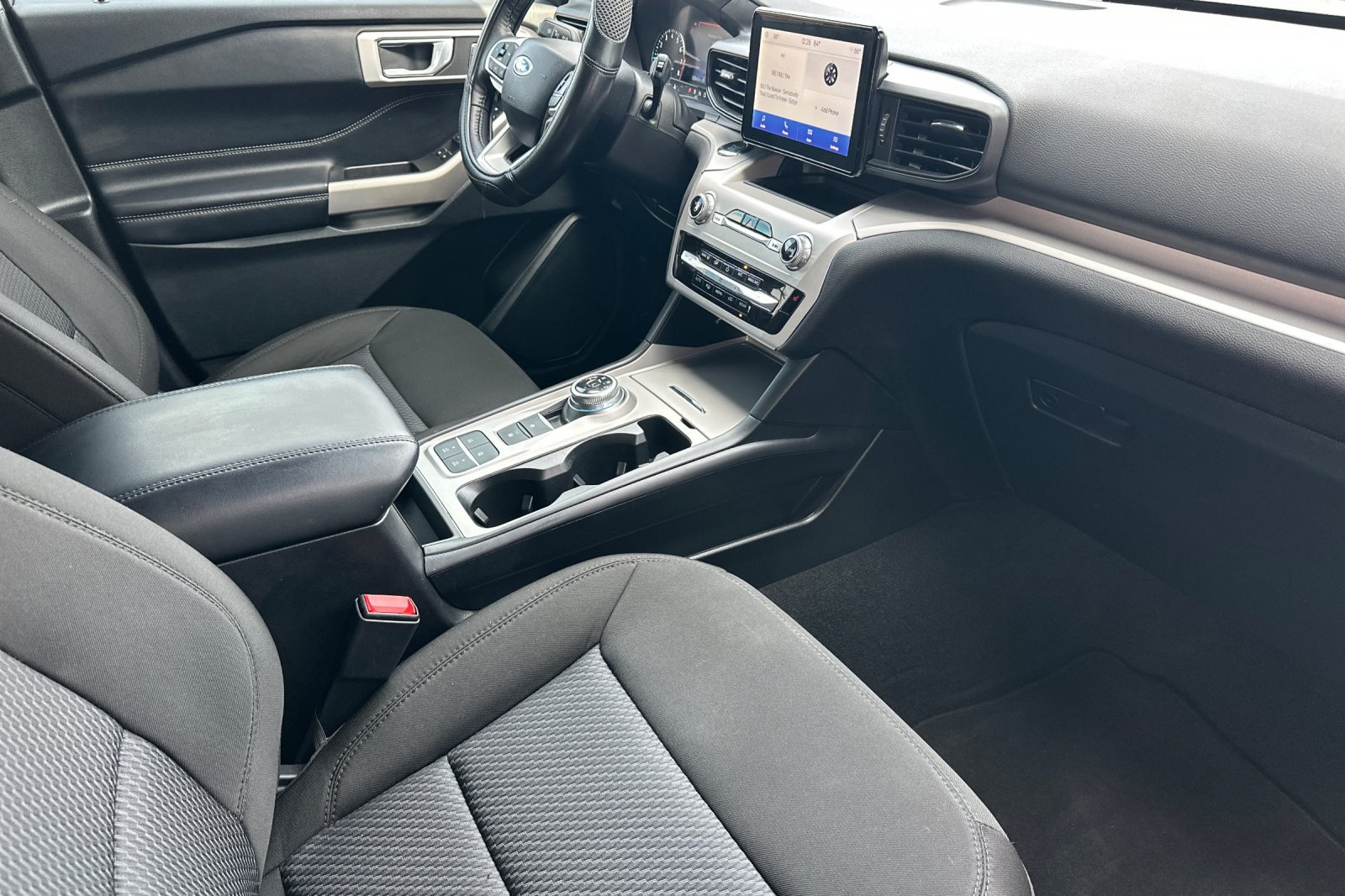 Used 2024 Ford Explorer XLT RWD image 22