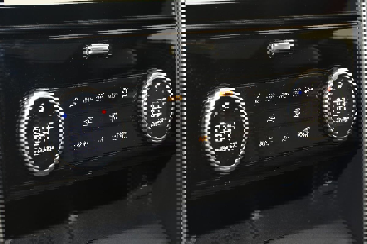 Used 2023 Land Rover Discovery S R-Dynamic image 33