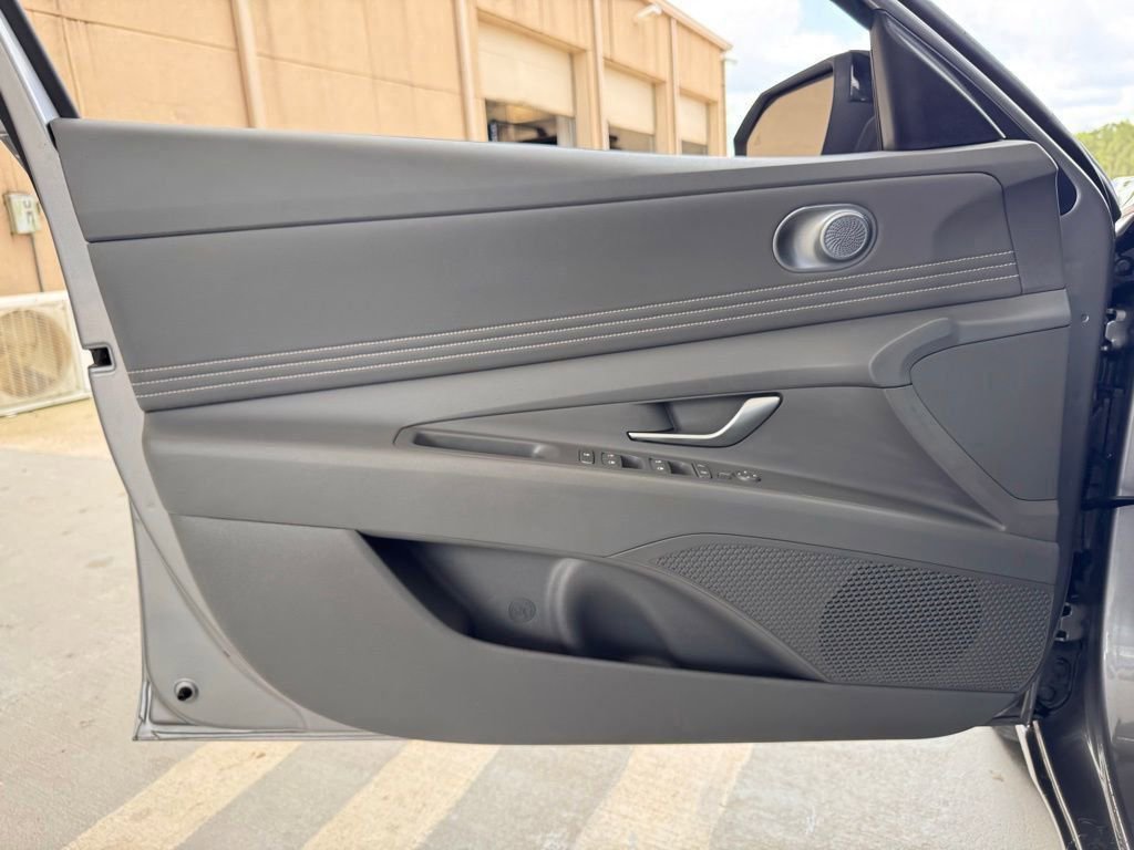 Used 2025 Hyundai Elantra Sport image 20