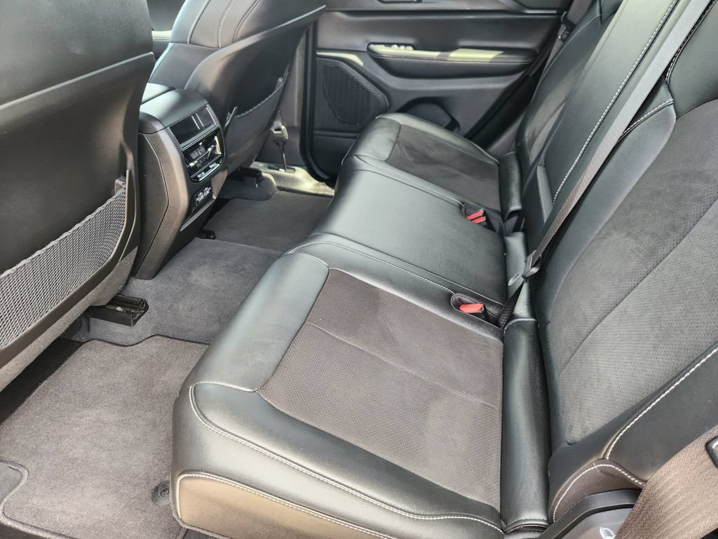 Used 2023 Jeep Grand Cherokee Altitude RWD image 29