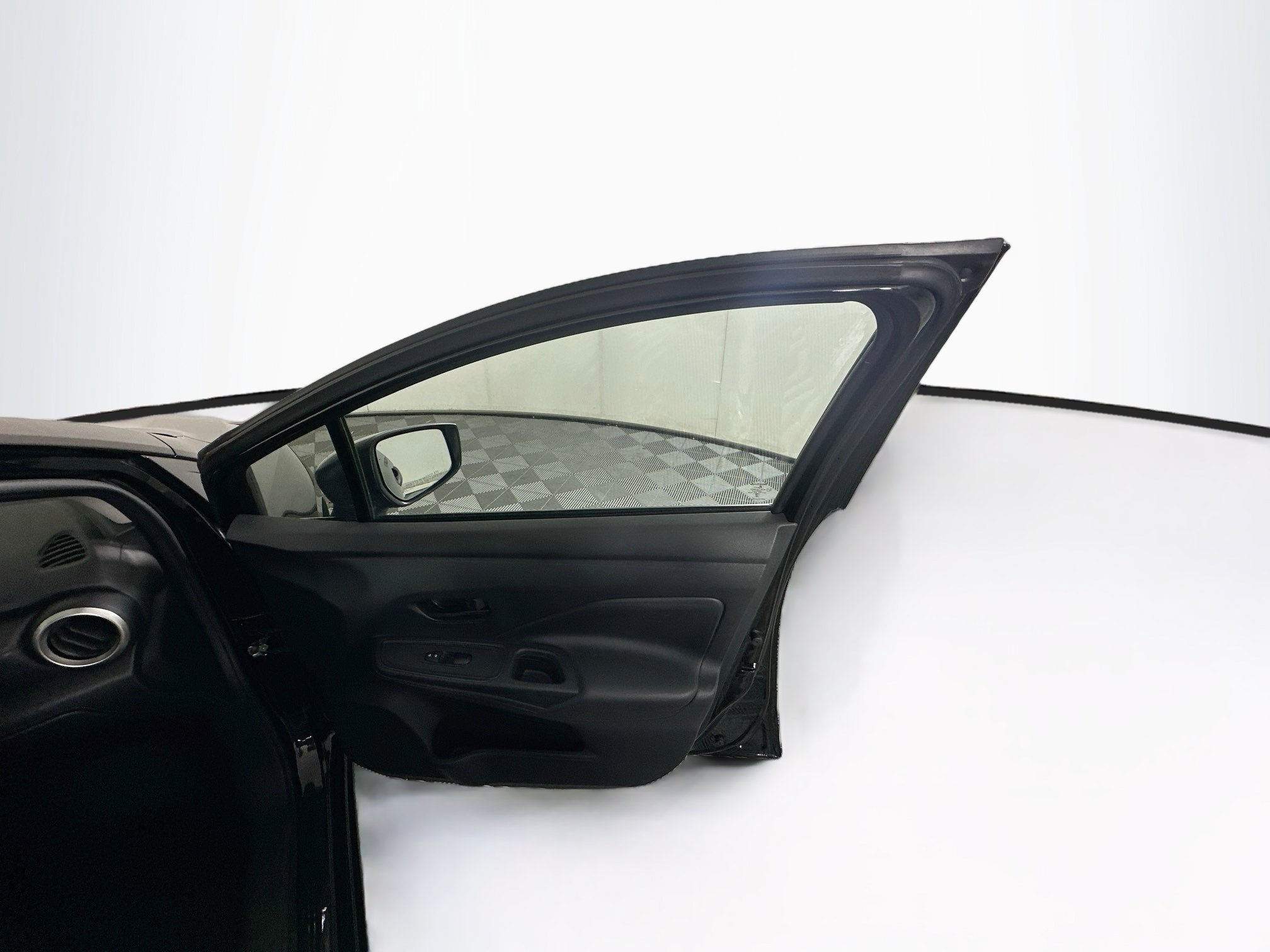 Used 2025 Nissan Versa S FWD image 30