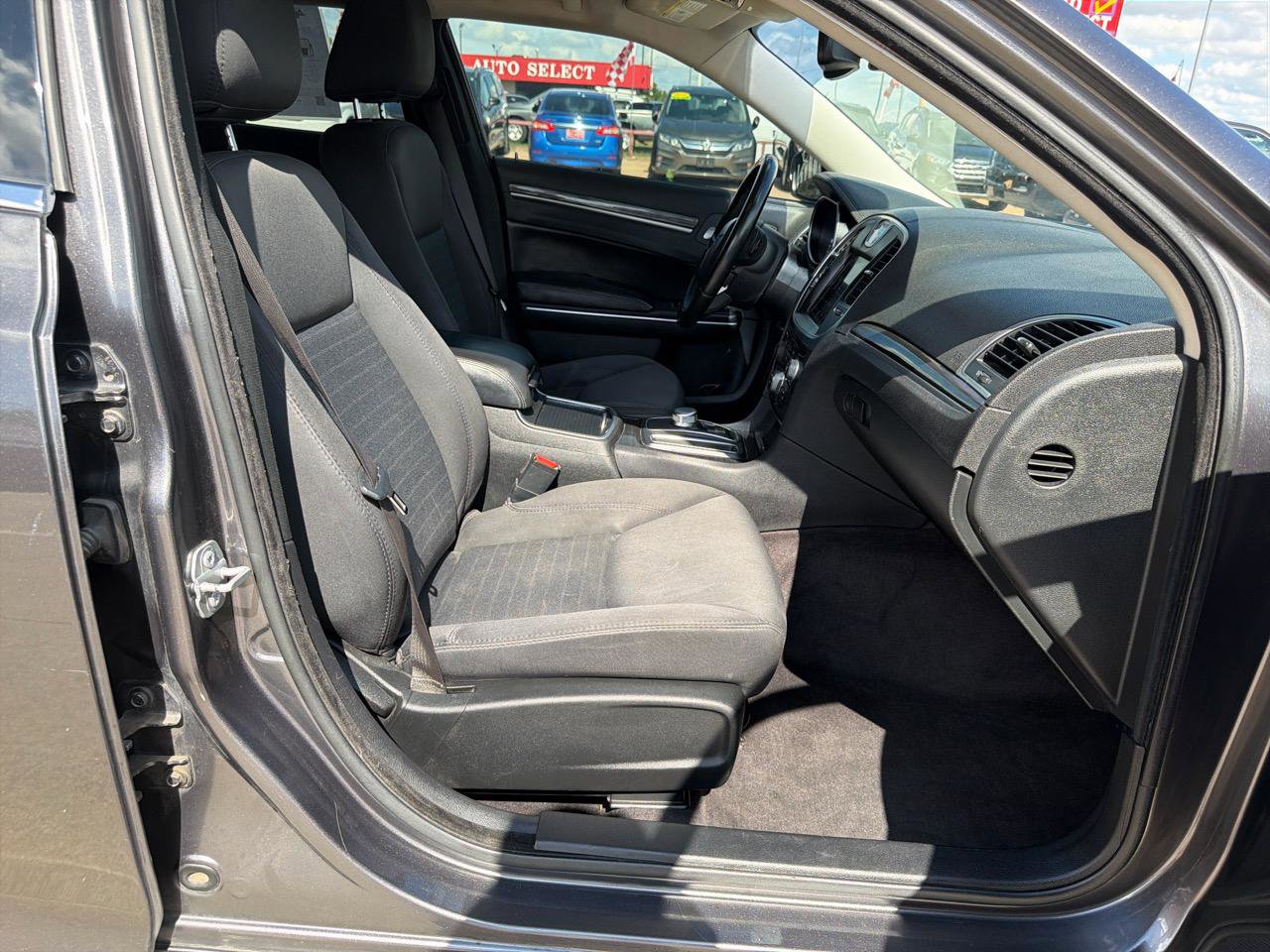 Used 2018 Chrysler 300 Touring w/ Chrome Appearance Package RWD image 16