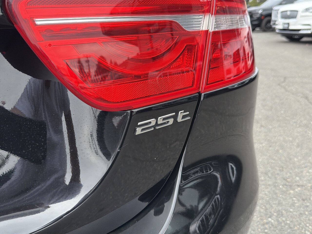 Used 2017 Jaguar XE RWD image 5