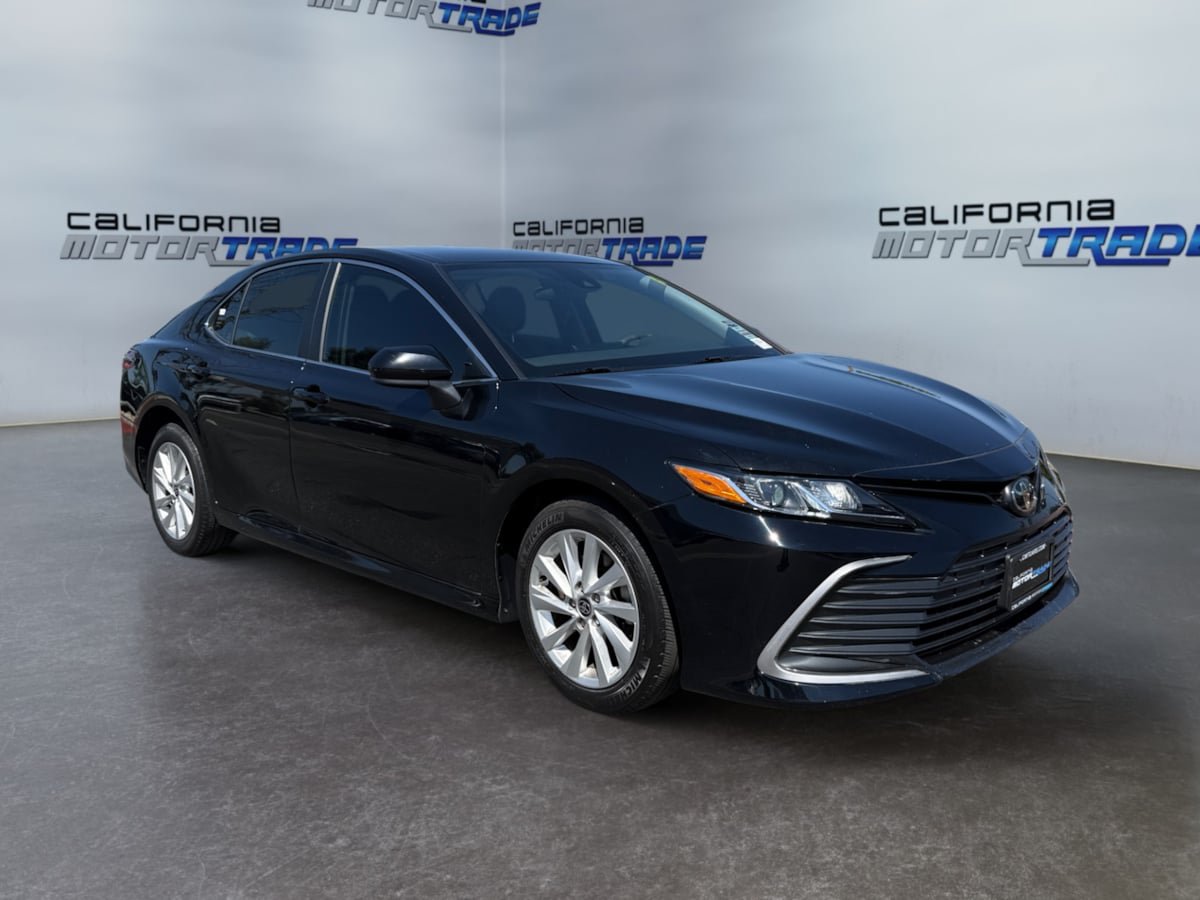 Used 2023 Toyota Camry LE FWD image 3