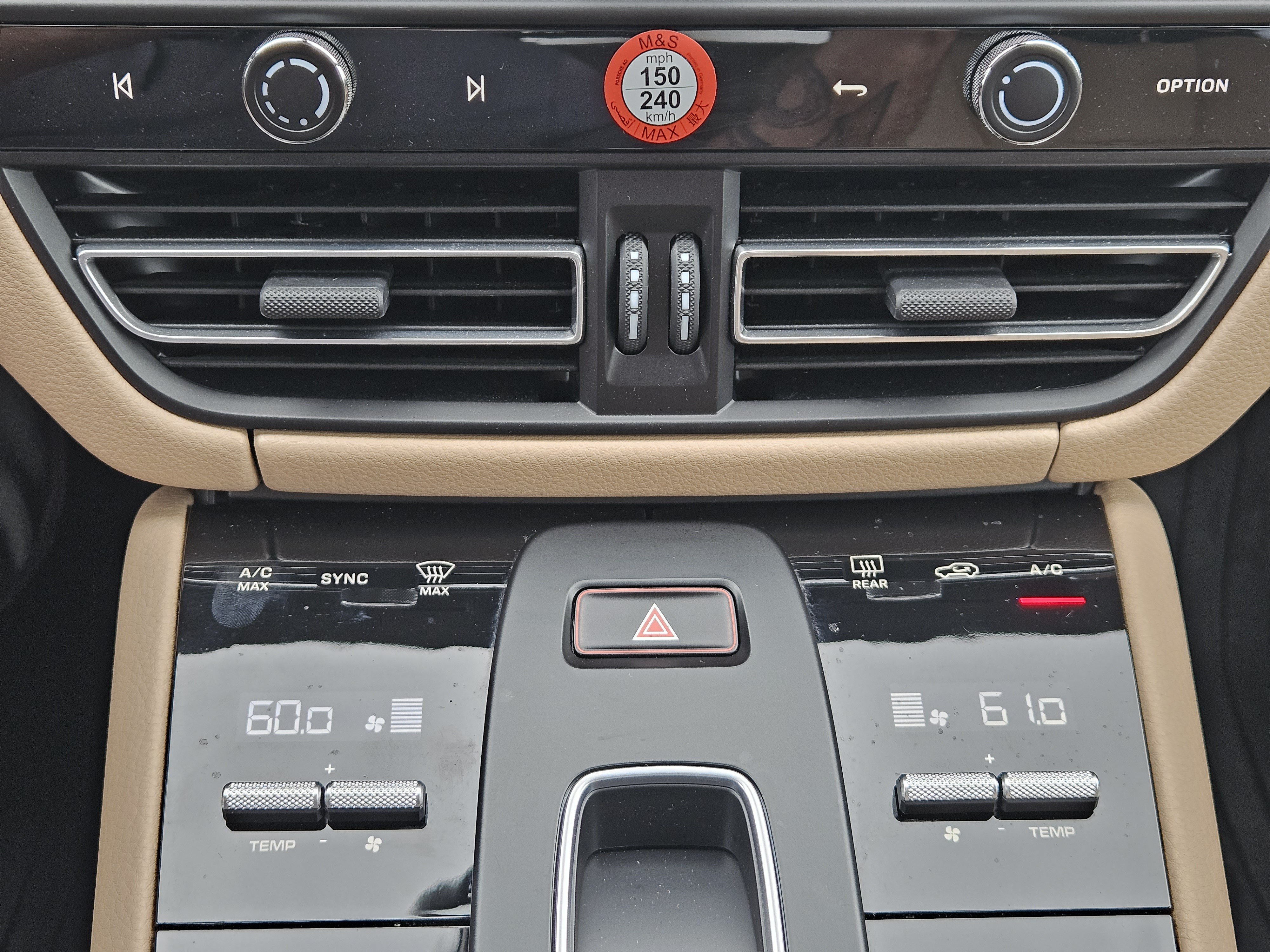 Certified 2026 Porsche Macan AWD/4WD image 19