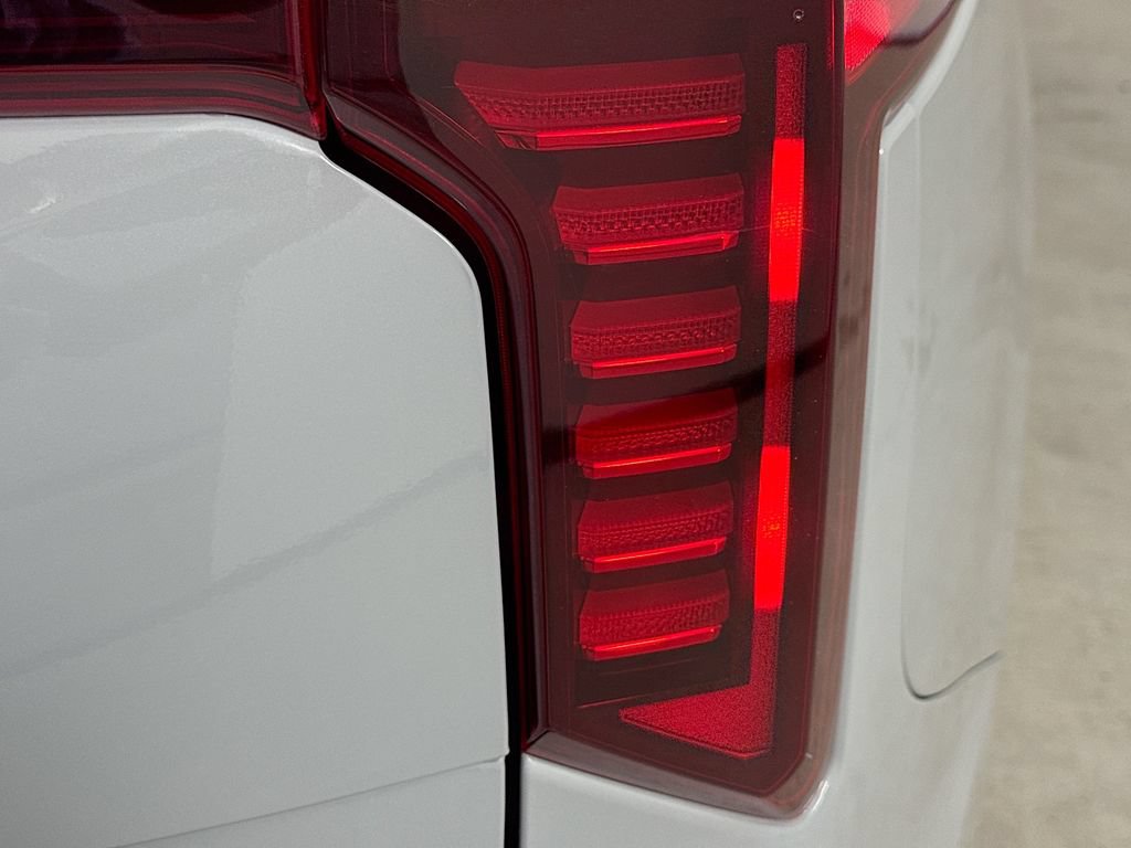 Used 2025 Kia Carnival SX Prestige FWD image 35