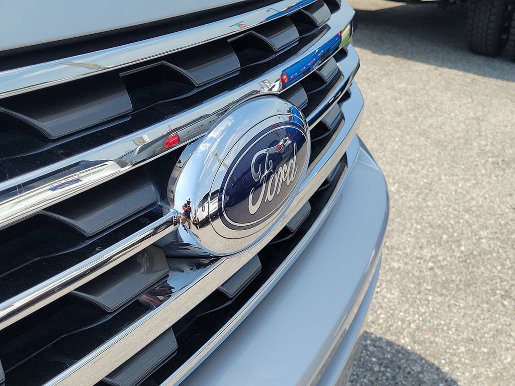 Used 2018 Ford Expedition XLT w/ Equipment Group 202A RWD image 7