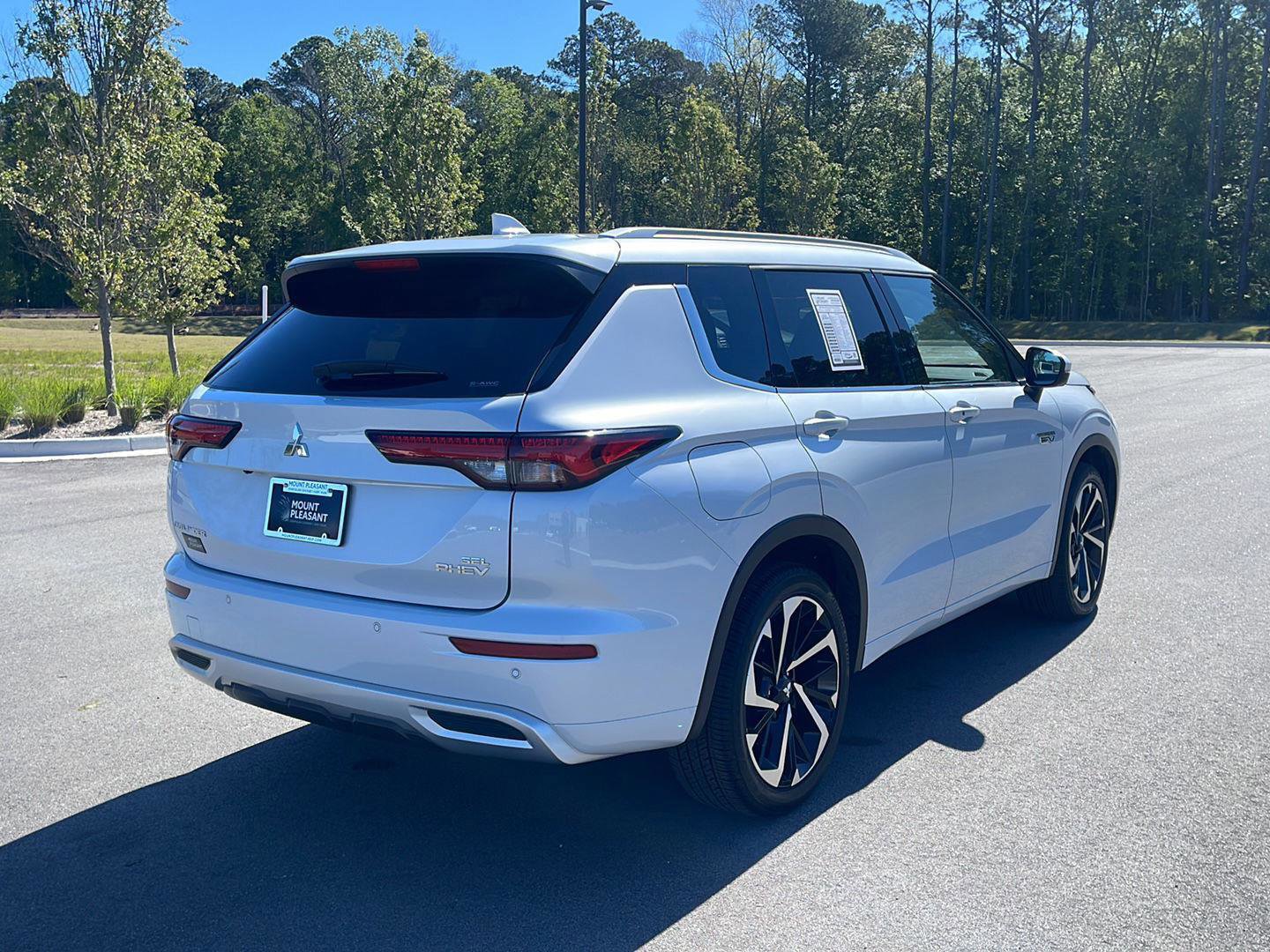 Used 2025 Mitsubishi Outlander 4WD Plug-In Hybrid image 7