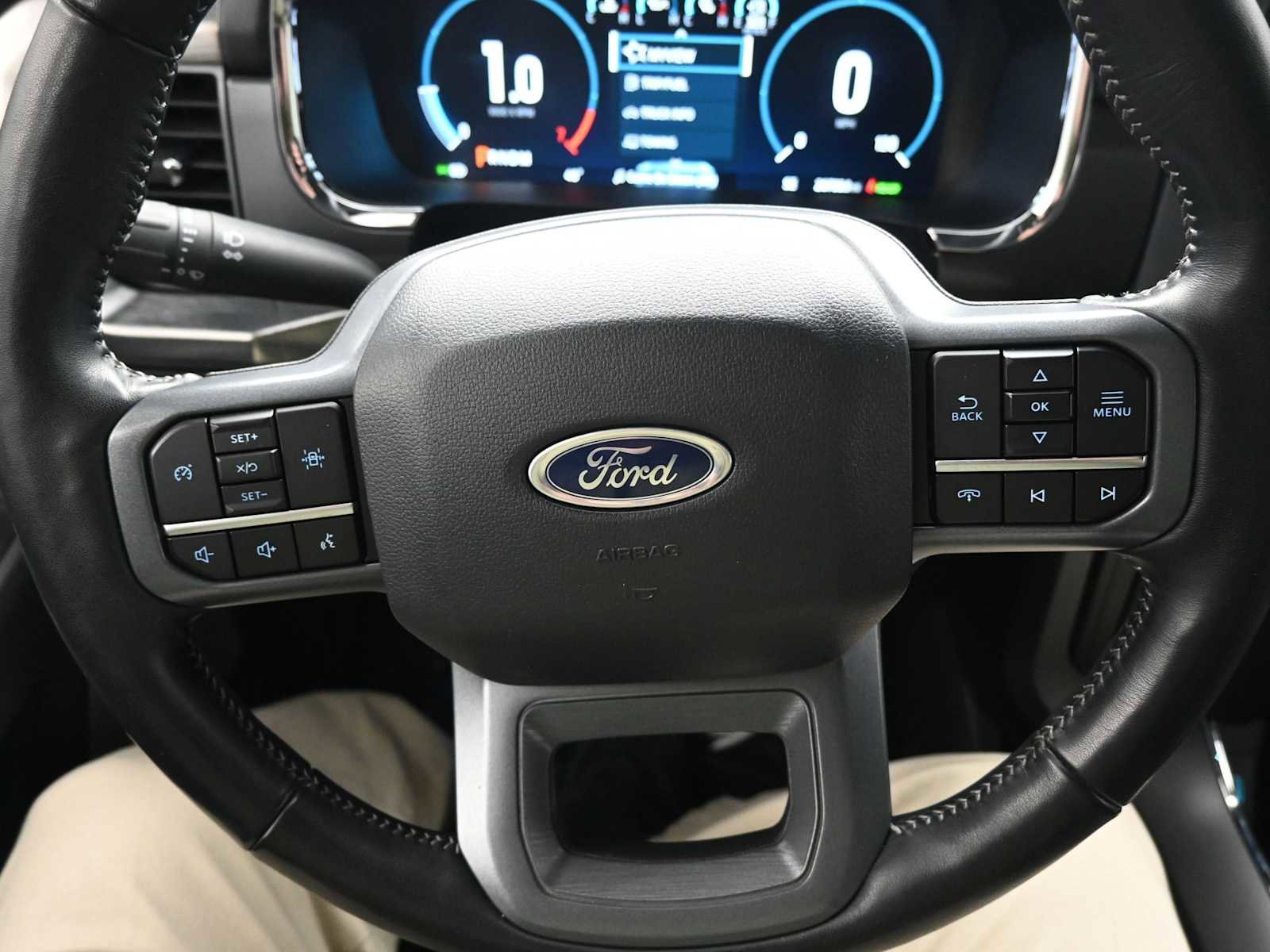 Used 2023 Ford F150 Lariat w/ Trailer Tow Package image 21