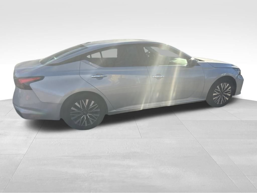 Used 2024 Nissan Altima 2.5 SV image 23