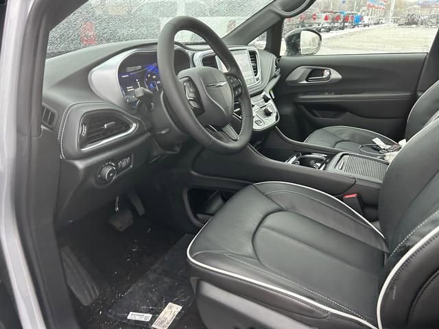 New 2026 Chrysler Pacifica Limited w/ Uconnect Theater Family Group image 11