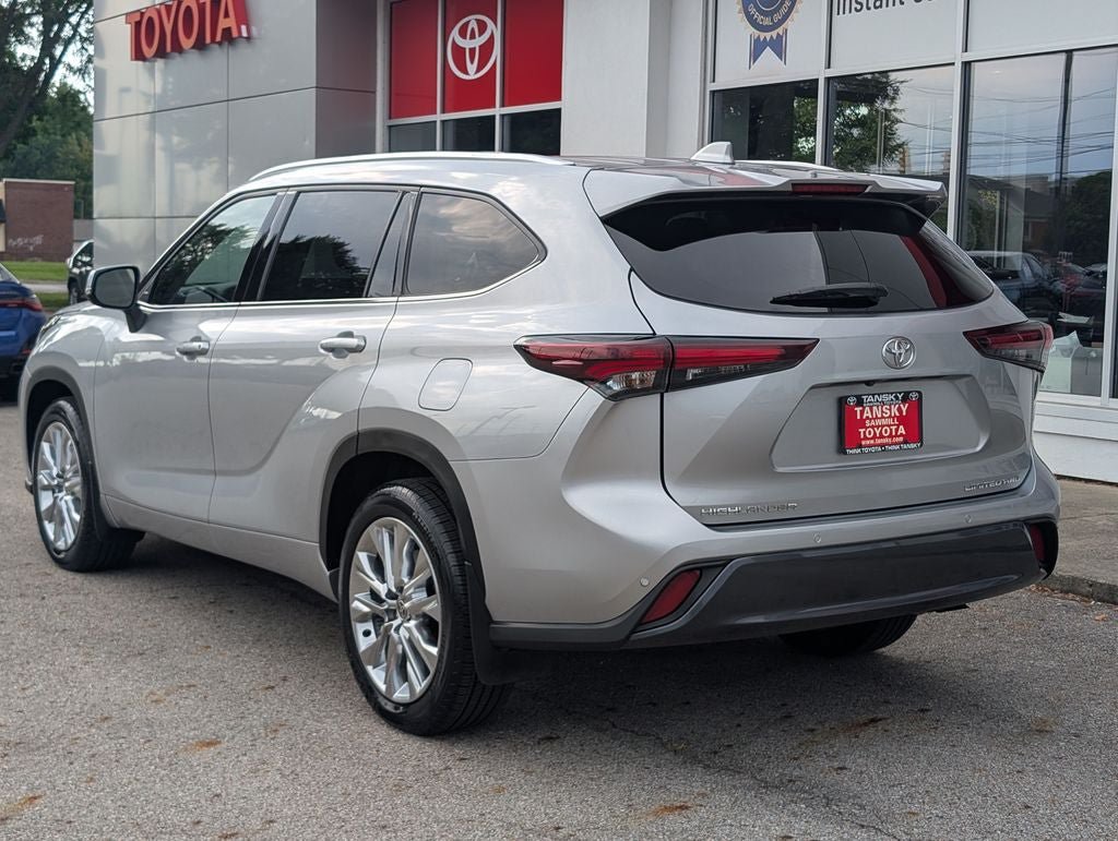 Certified 2025 Toyota Highlander Limited AWD/4WD image 6