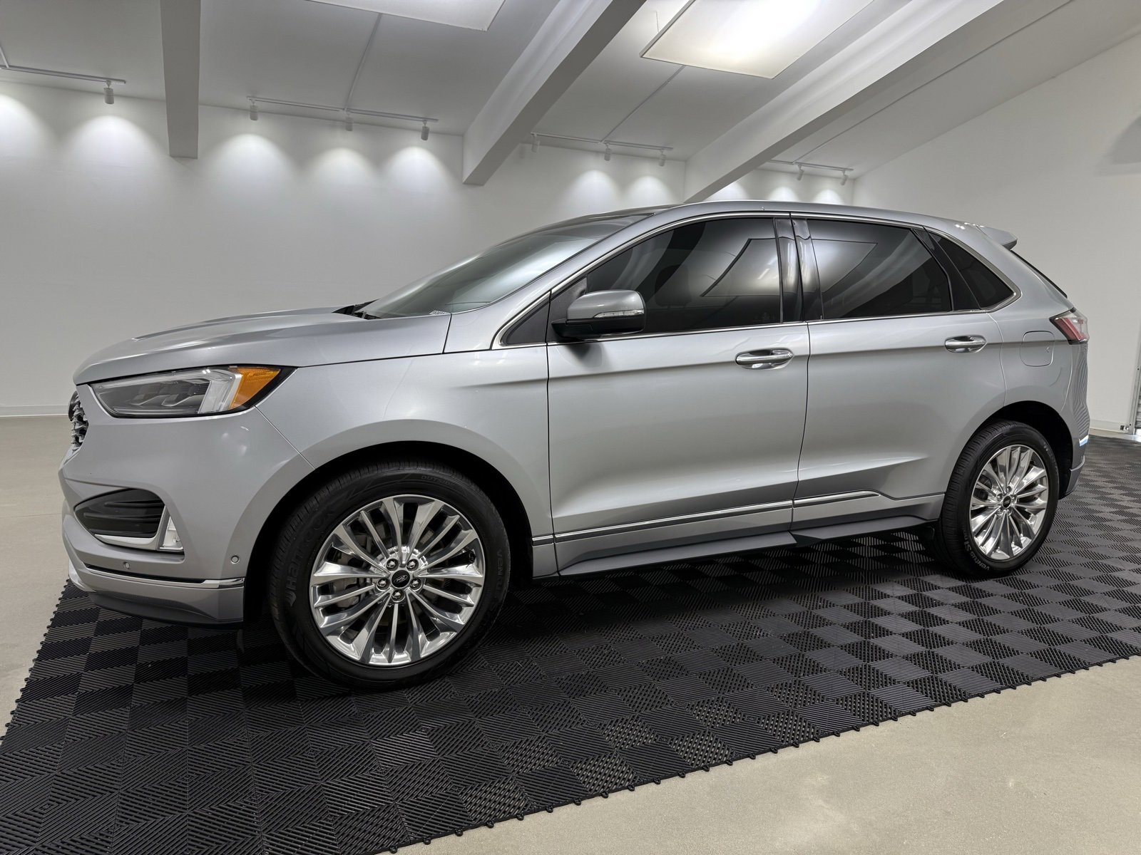 Used 2024 Ford Edge Titanium w/ Titanium Elite Package image 4