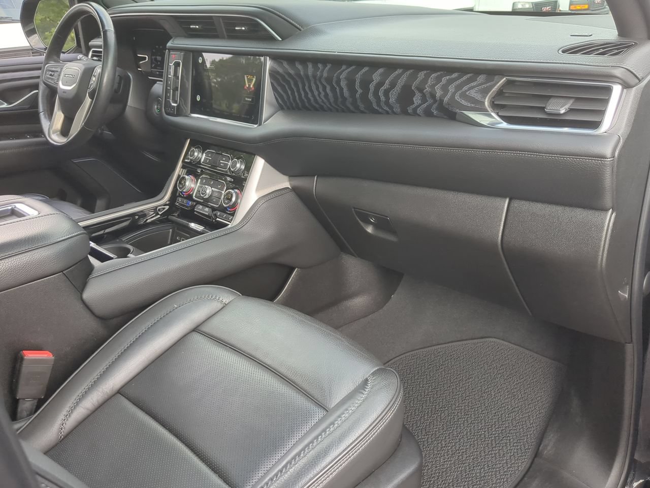 Used 2022 GMC Yukon XL Denali AWD/4WD image 29