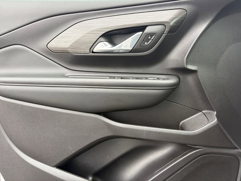 Used 2024 GMC Terrain SLE image 12