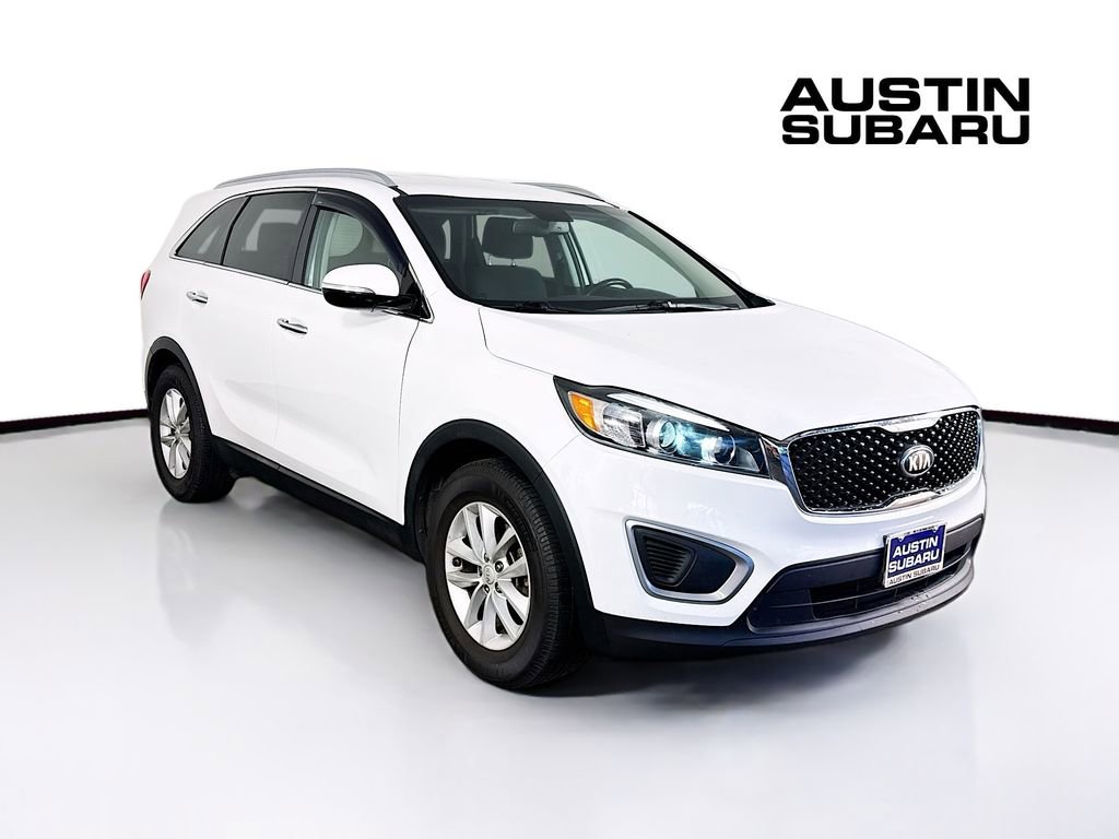 Used 2017 Kia Sorento LX w/ LX Convenience Package image 1