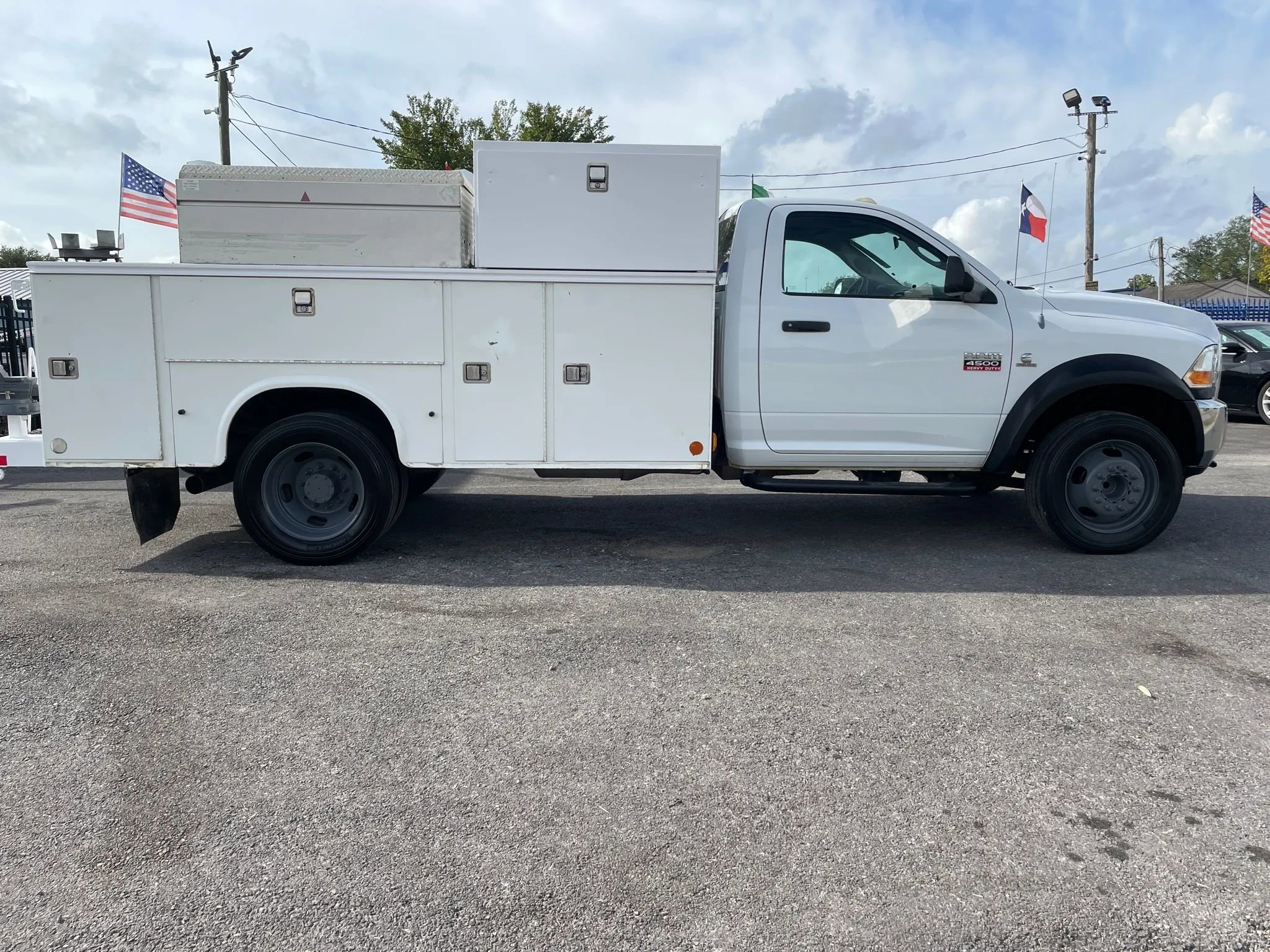 Used 2011 RAM 4500 2WD Regular Cab w/ ST Decor Group image 5