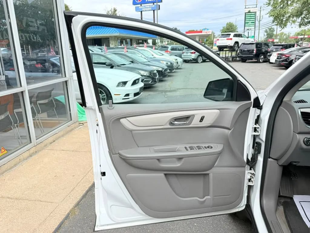 Used 2017 Chevrolet Traverse LS AWD/4WD image 8