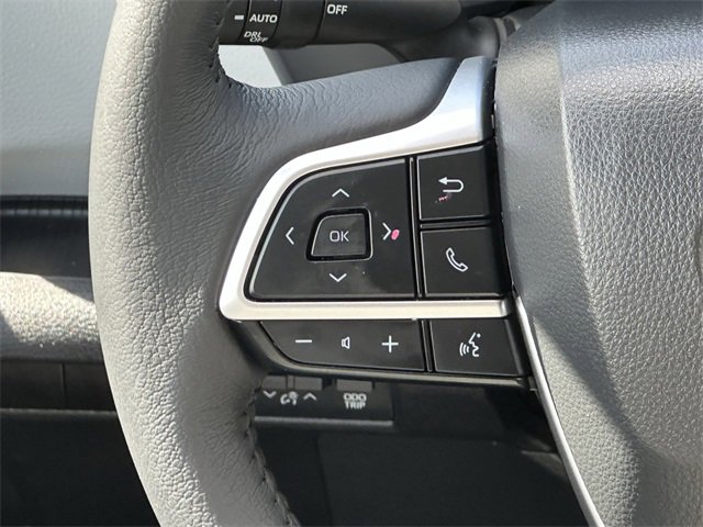 Used 2025 Toyota Sienna XLE image 12