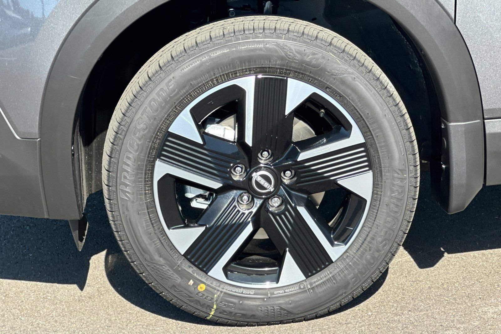 New 2026 Nissan Kicks SV AWD/4WD image 31
