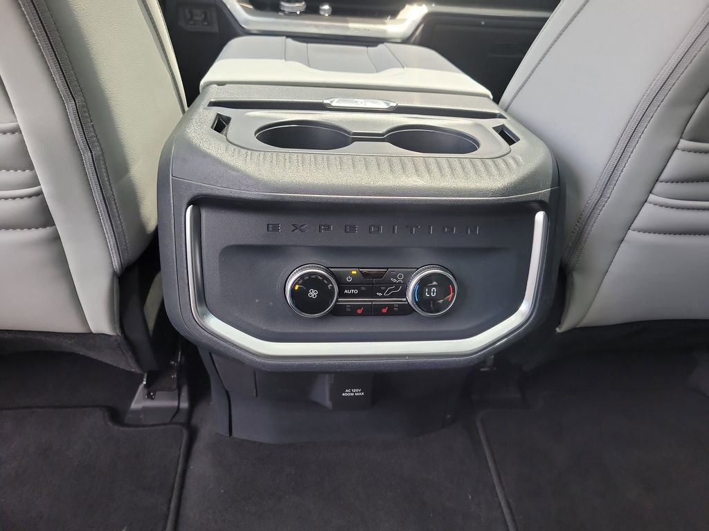Used 2025 Ford Expedition Platinum w/ Driver's Package AWD/4WD image 16