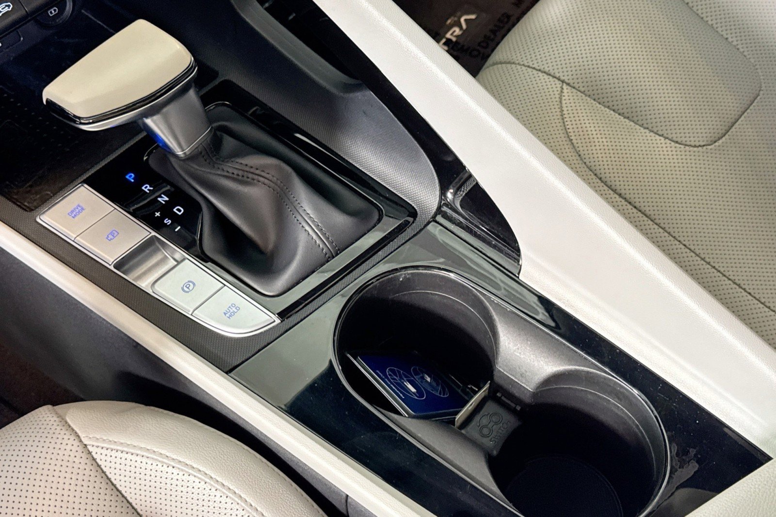 Used 2021 Hyundai Elantra Limited image 16