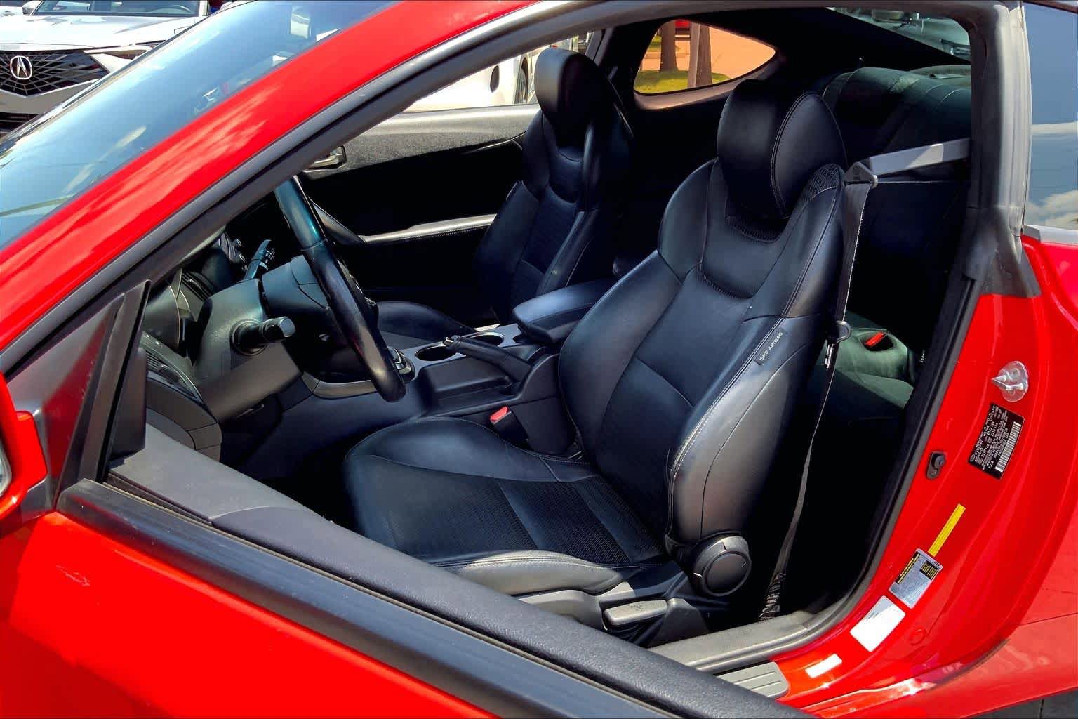 Used 2013 Hyundai Genesis 3.8 RWD image 7