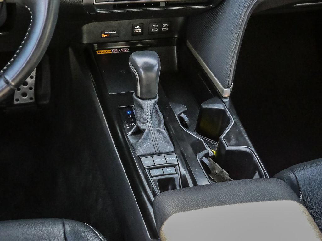 Used 2025 Toyota Camry SE FWD image 29