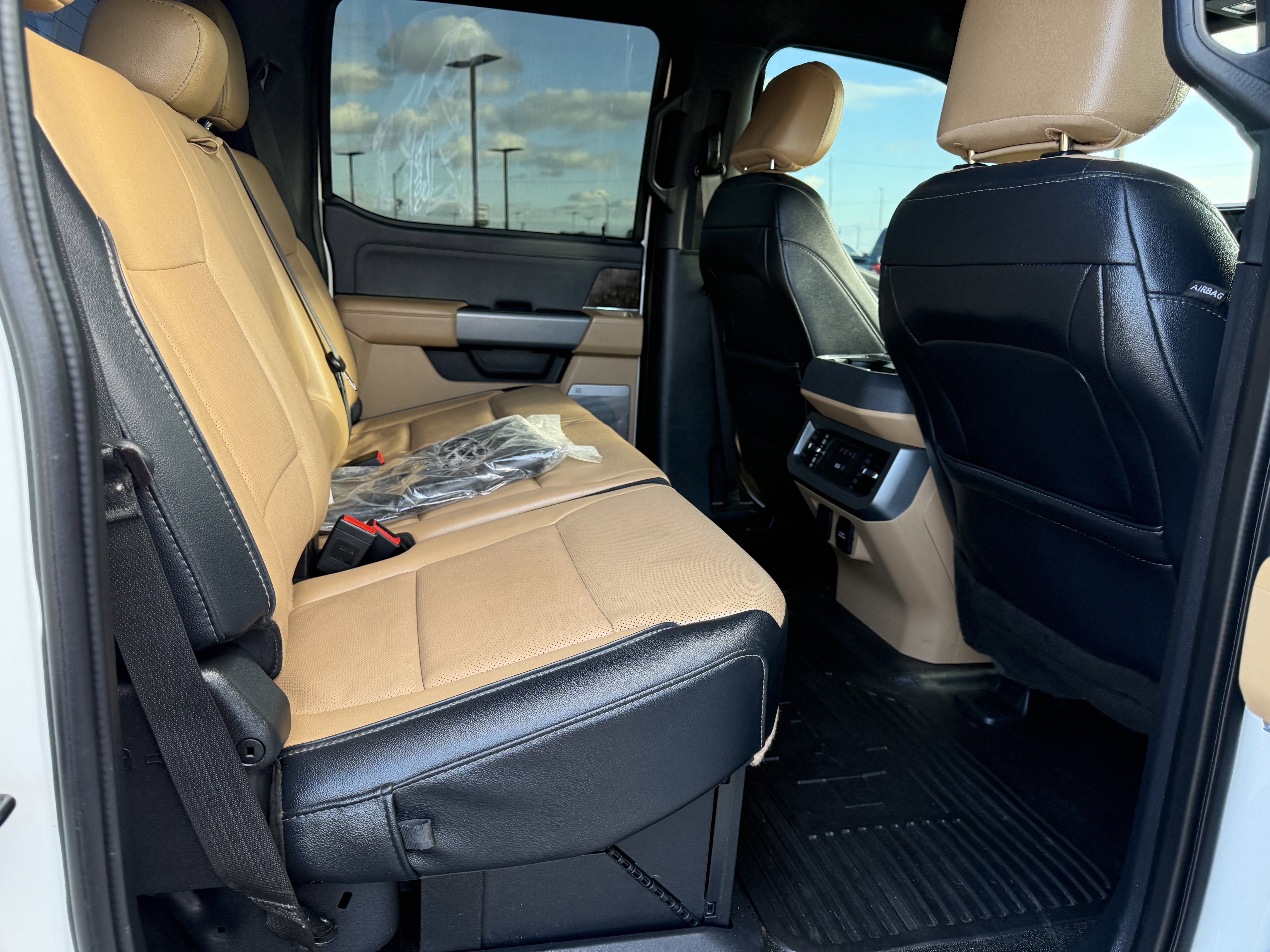 Used 2023 Ford F350 Lariat w/ Lariat Ultimate Package image 11