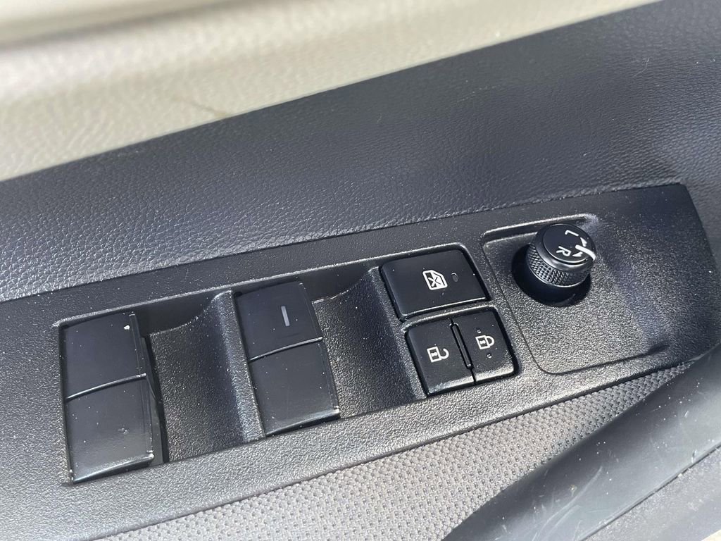 Used 2025 Toyota Corolla LE image 24