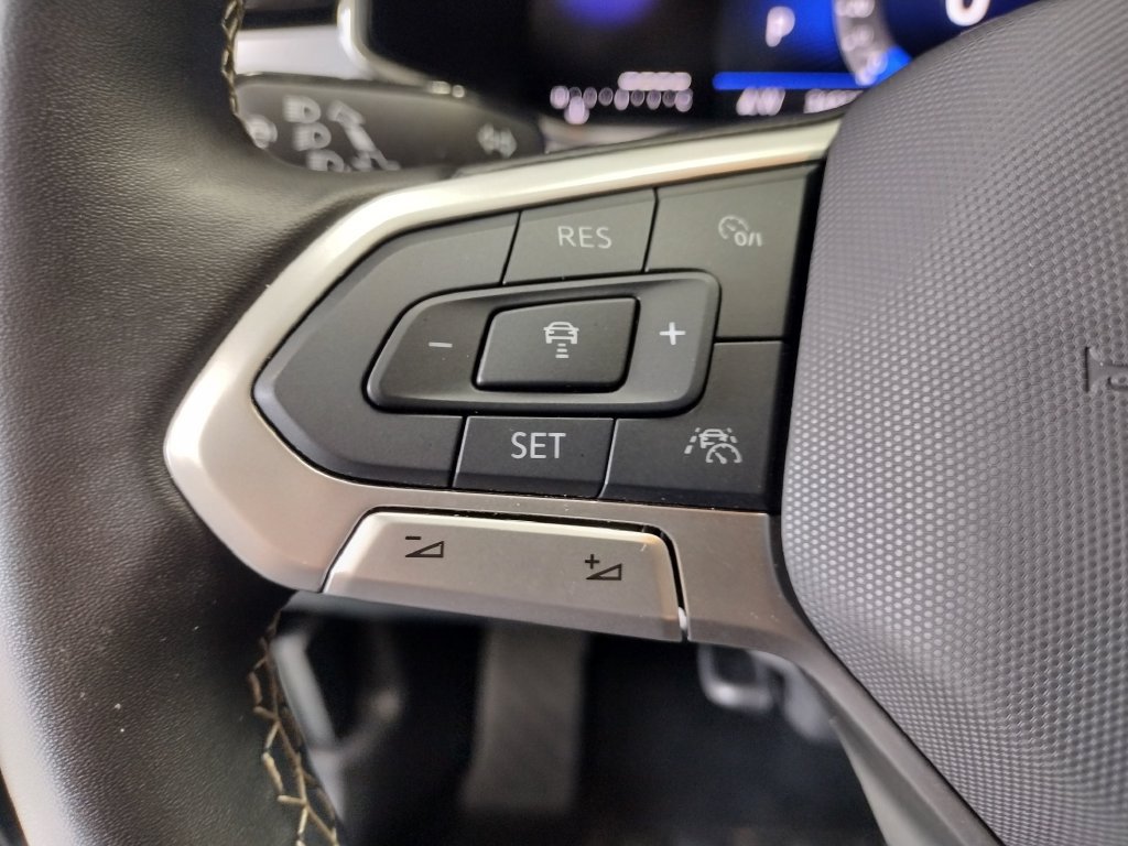 Certified 2025 Volkswagen Taos SE AWD/4WD image 26