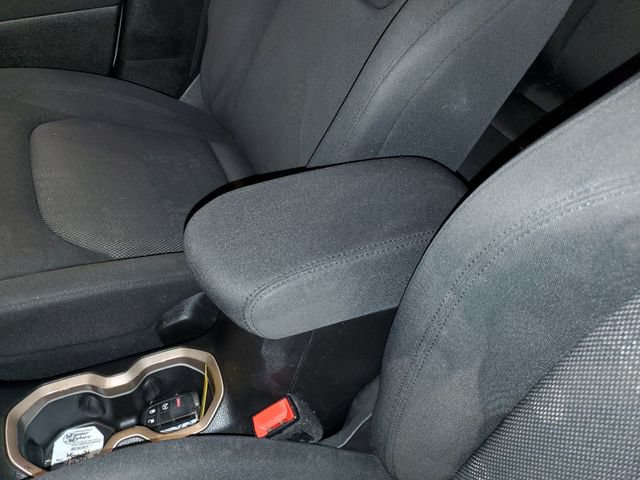 Used 2016 Jeep Renegade Latitude AWD/4WD image 27