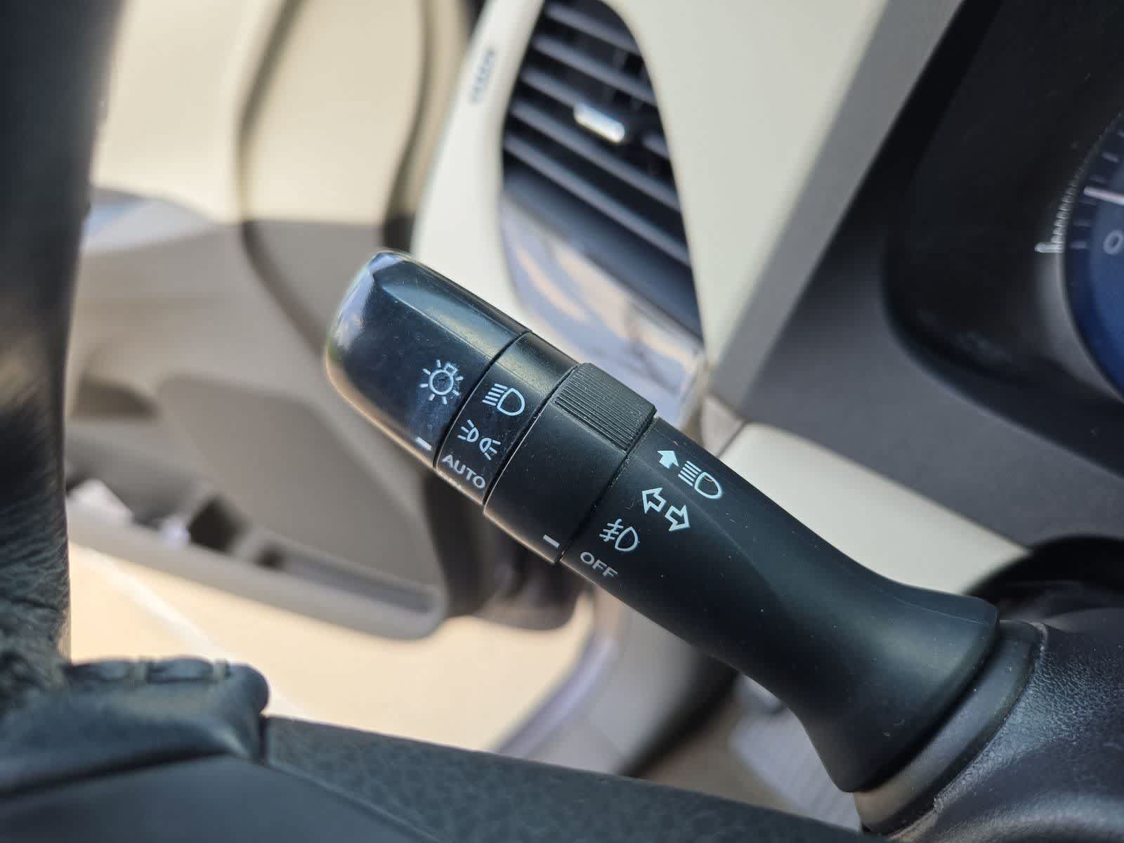 Used 2015 Toyota Sienna XLE w/ XLE Navigation Package FWD image 27