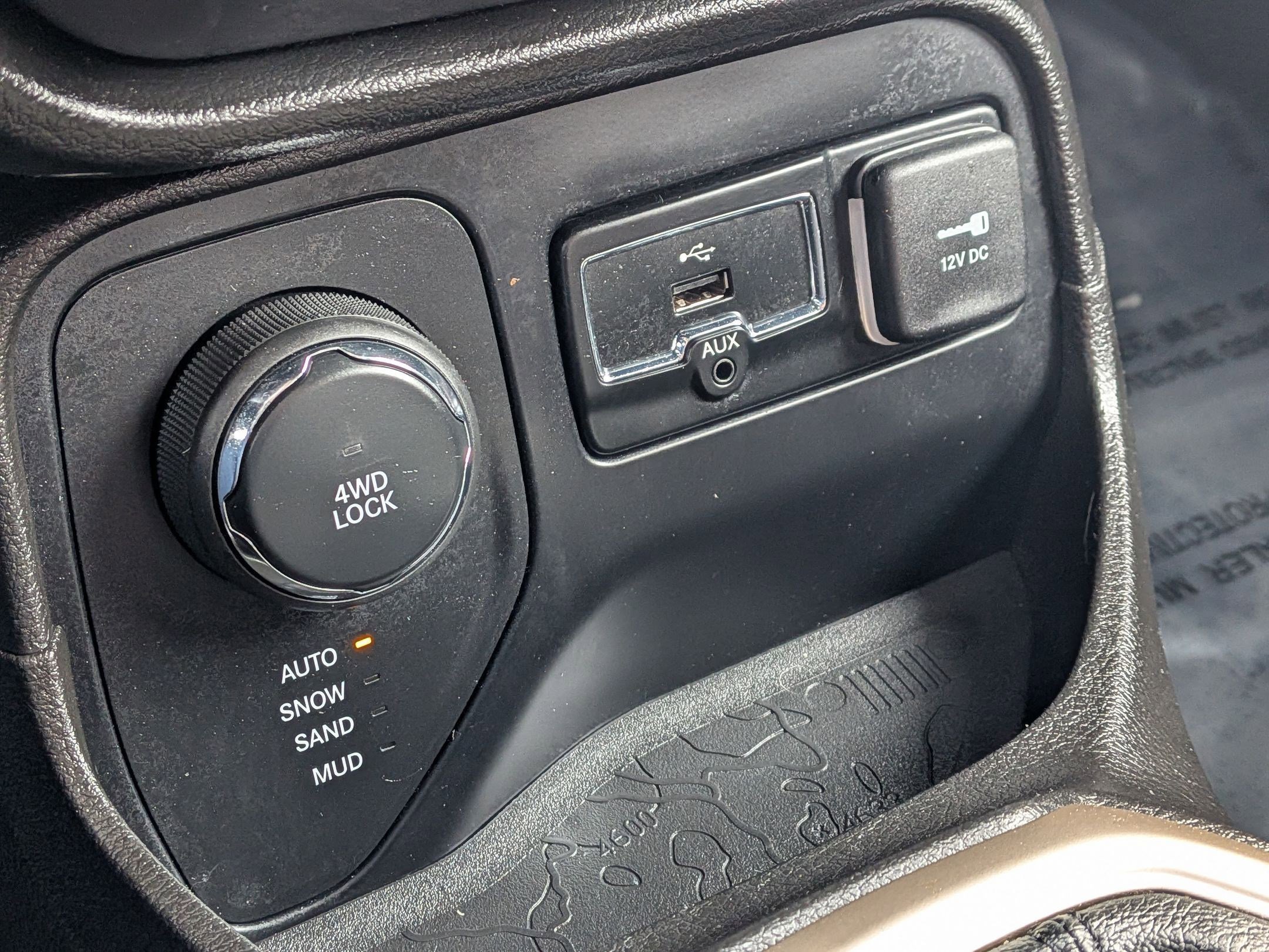 Used 2017 Jeep Renegade Sport w/ Power & Air Group image 24