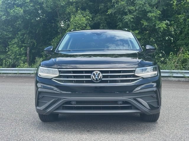 Used 2024 Volkswagen Tiguan SE AWD/4WD image 2