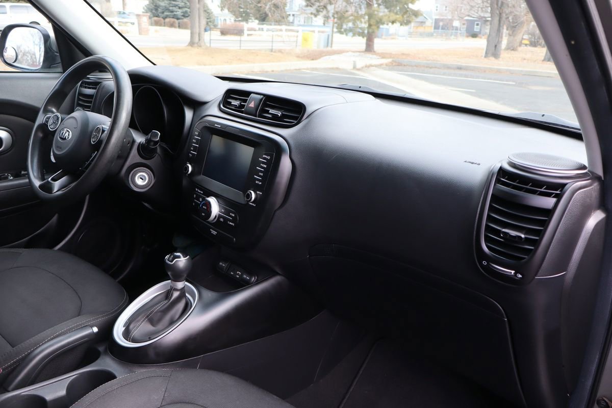 Used 2018 Kia Soul + FWD image 17