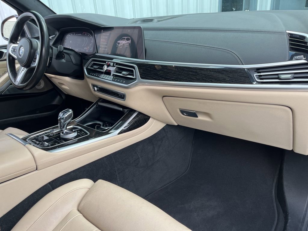 Used 2021 BMW X7 M50i w/ Executive Package image 47