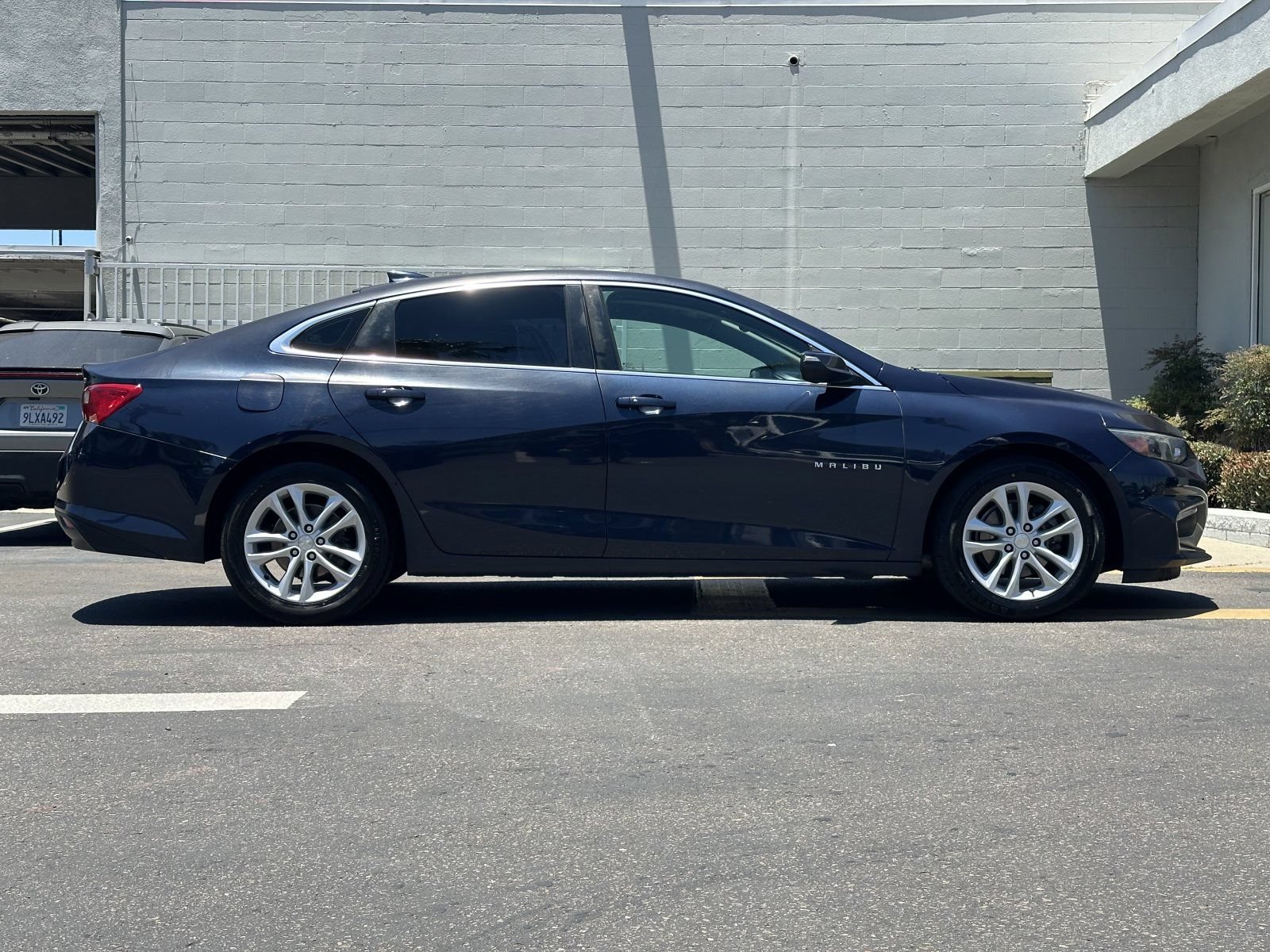Used 2017 Chevrolet Malibu LT FWD image 6