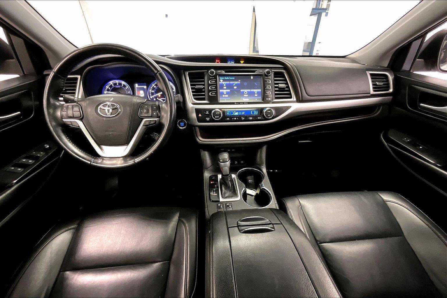 Used 2019 Toyota Highlander XLE image 14