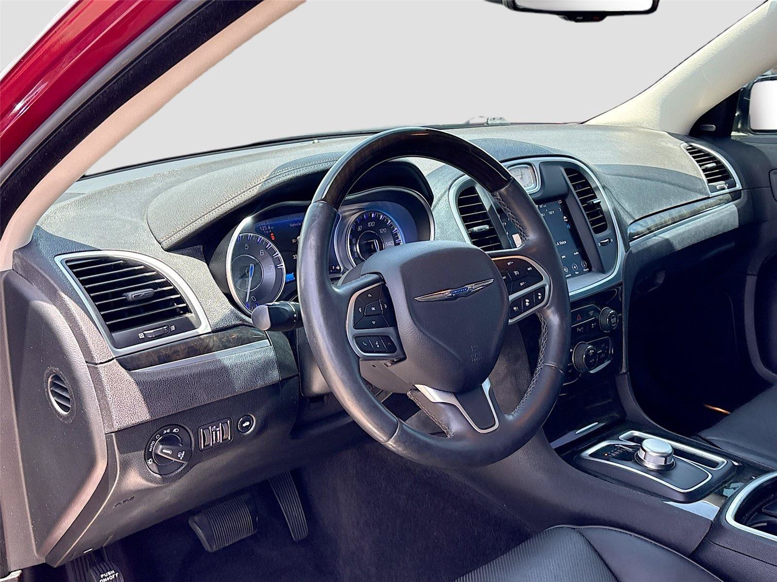 Used 2018 Chrysler 300 Limited w/ Safetytec Plus Group RWD image 9