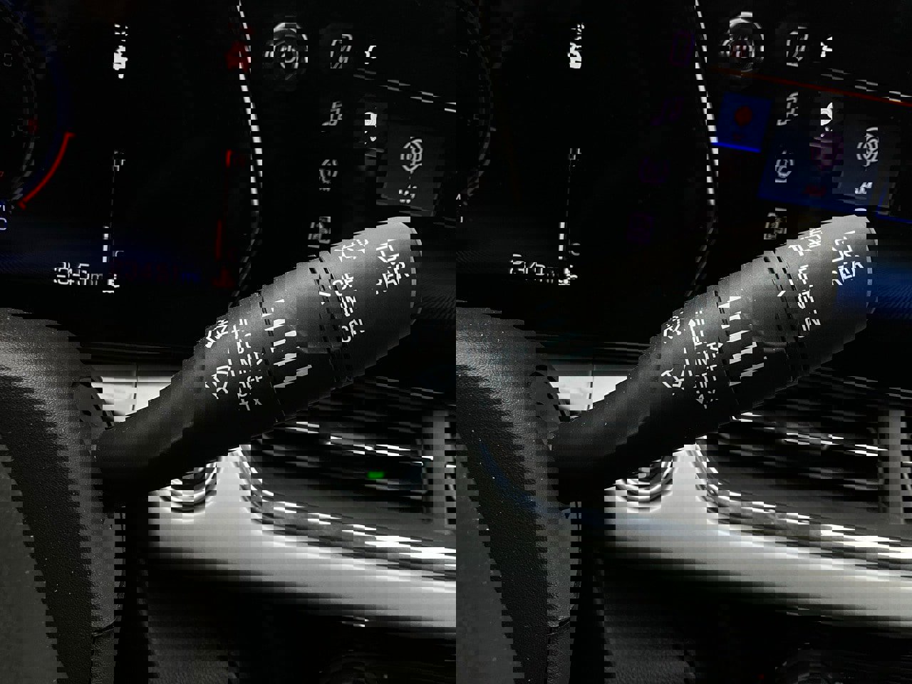 Used 2025 Chevrolet Trax LT image 35