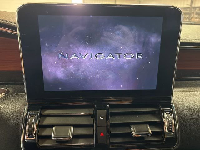 Used 2018 Lincoln Navigator Reserve w/ Technology Package AWD/4WD image 17