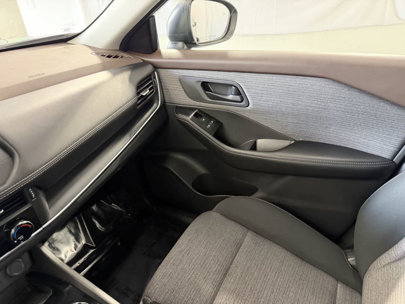 Used 2021 Nissan Rogue S AWD/4WD image 24
