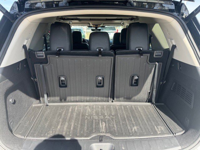 Used 2024 Nissan Pathfinder Platinum image 31