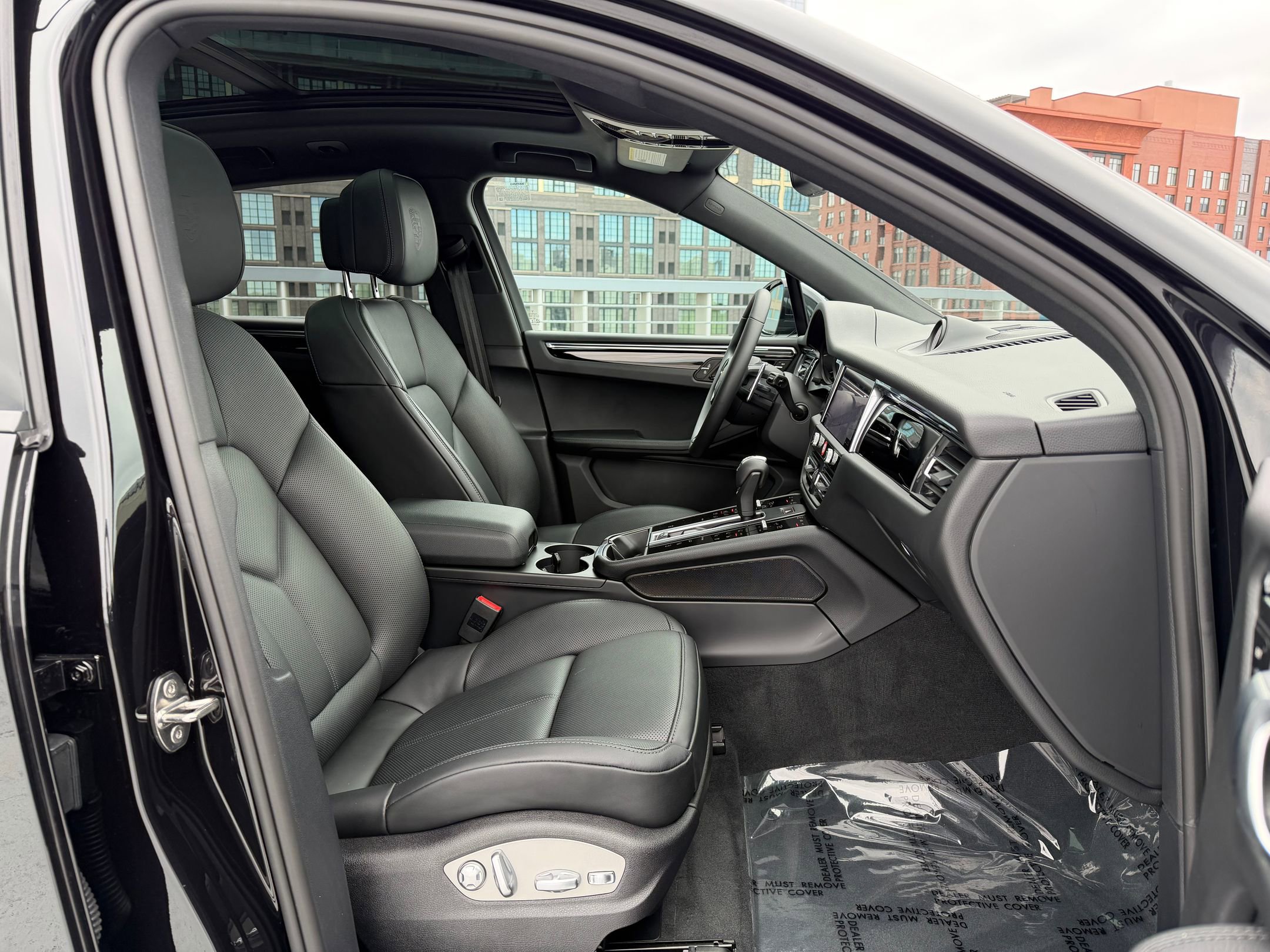 Certified 2026 Porsche Macan AWD/4WD image 15