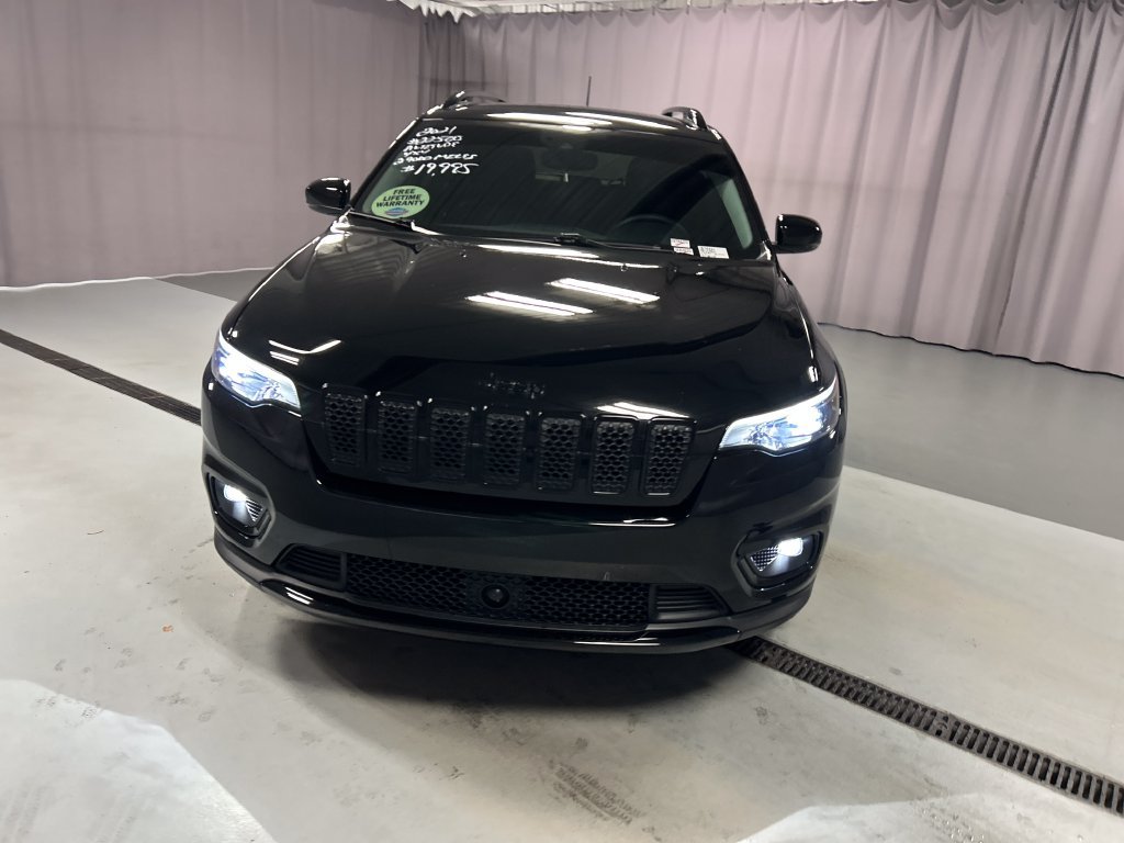 Used 2021 Jeep Cherokee Latitude Plus AWD/4WD image 2