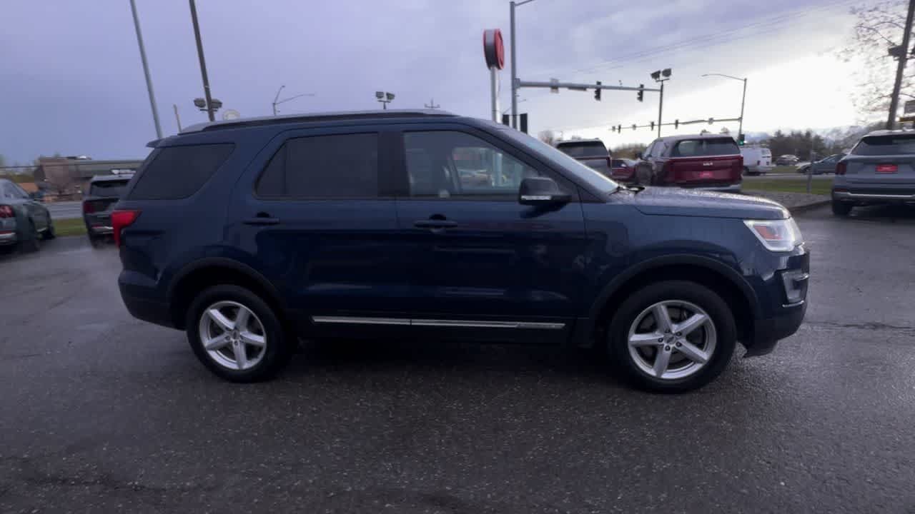 Used 2016 Ford Explorer XLT w/ Equipment Group 202A AWD/4WD image 9