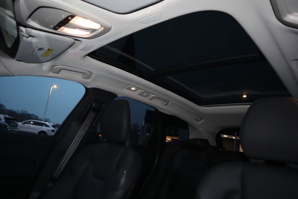 Used 2025 Volvo XC60 B5 Plus w/ Climate Package image 17