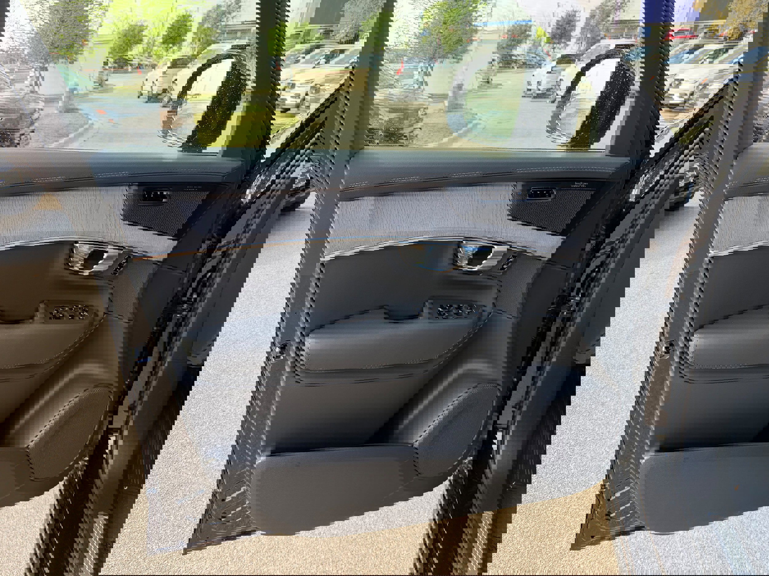 New 2026 Volvo XC90 T8 Ultra w/ Protection Package Premier image 18