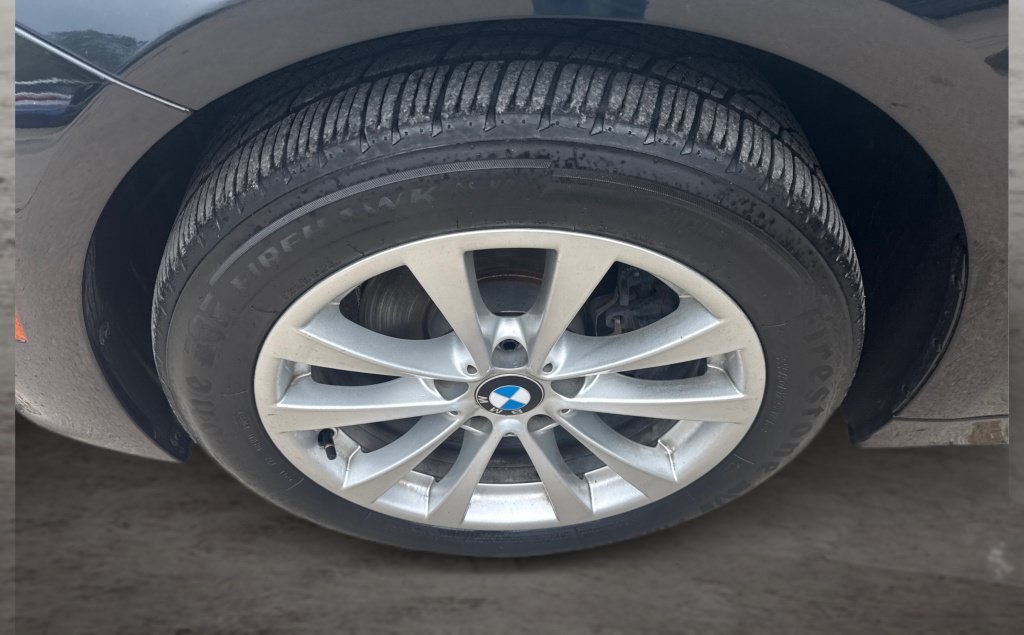 Used 2018 BMW 320i xDrive Sedan AWD/4WD image 18